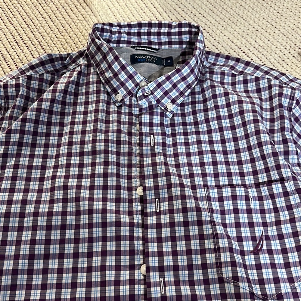 Men’s Náutica Nav Tech plaid button down shirt